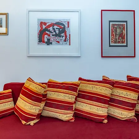 Hues Monika Daire Keitum